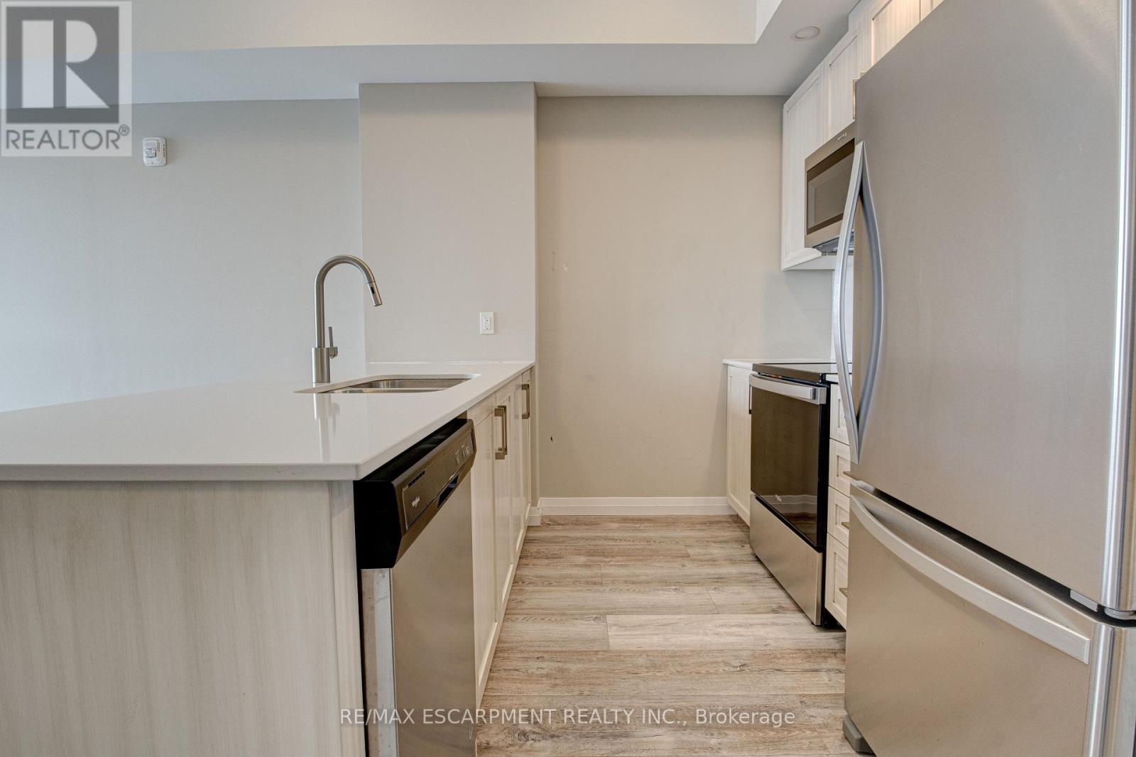 1007 - 108 Garment Street, Kitchener, Ontario  N2G 0E2 - Photo 4 - X12749814