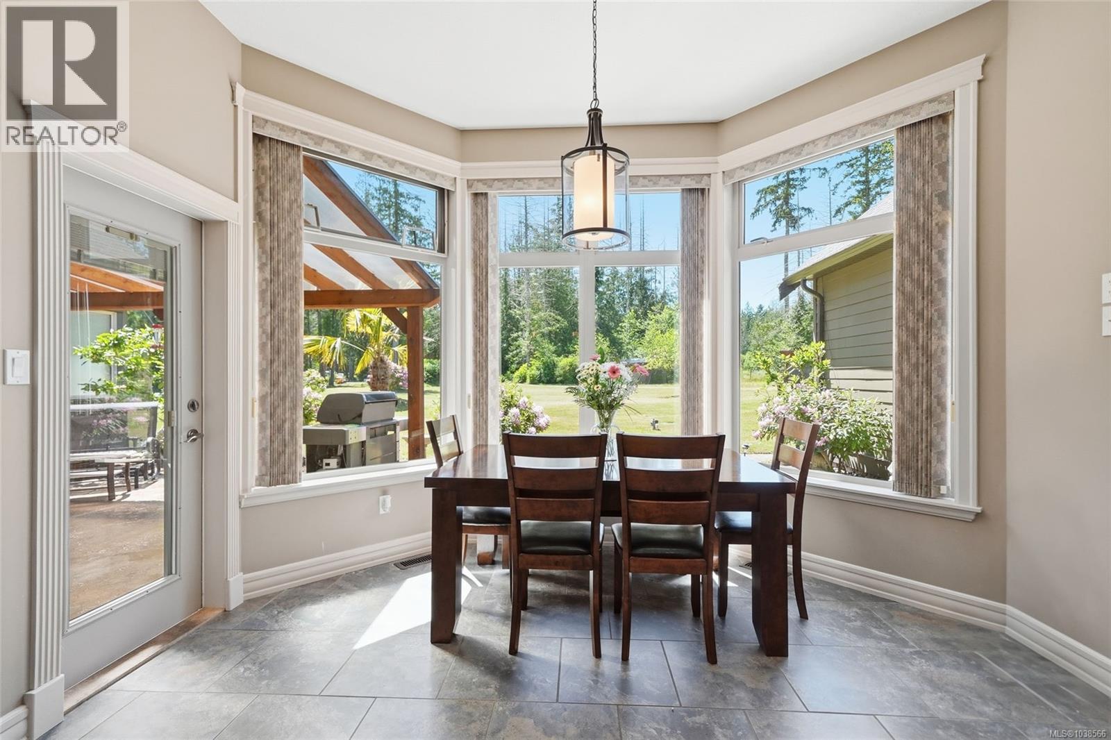 990 View Rd, Qualicum Beach, British Columbia  V9K 1N3 - Photo 8 - 1038566