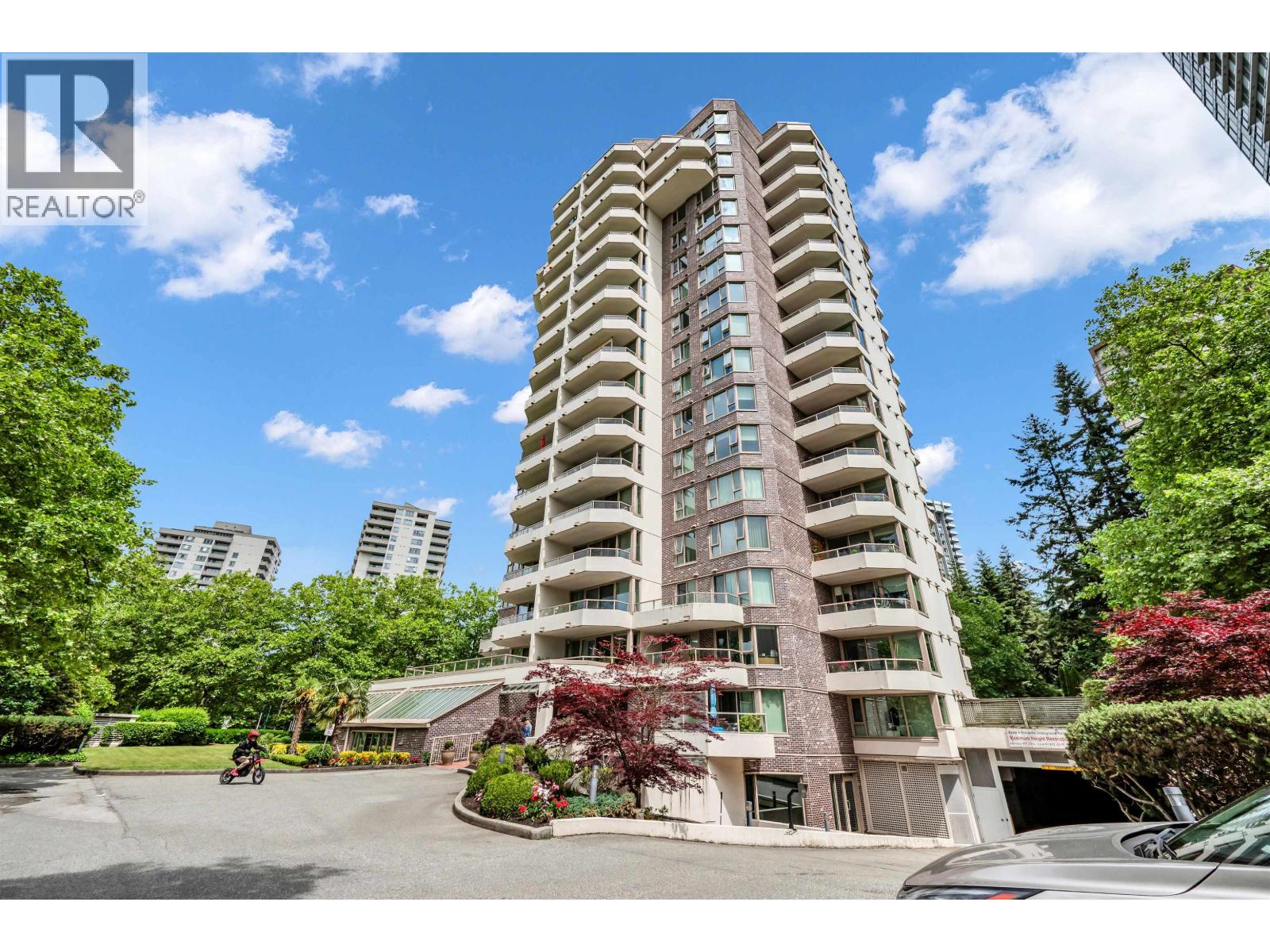 802 5790 Patterson Avenue, Burnaby, British Columbia  V5H 4H6 - Photo 1 - R3130371