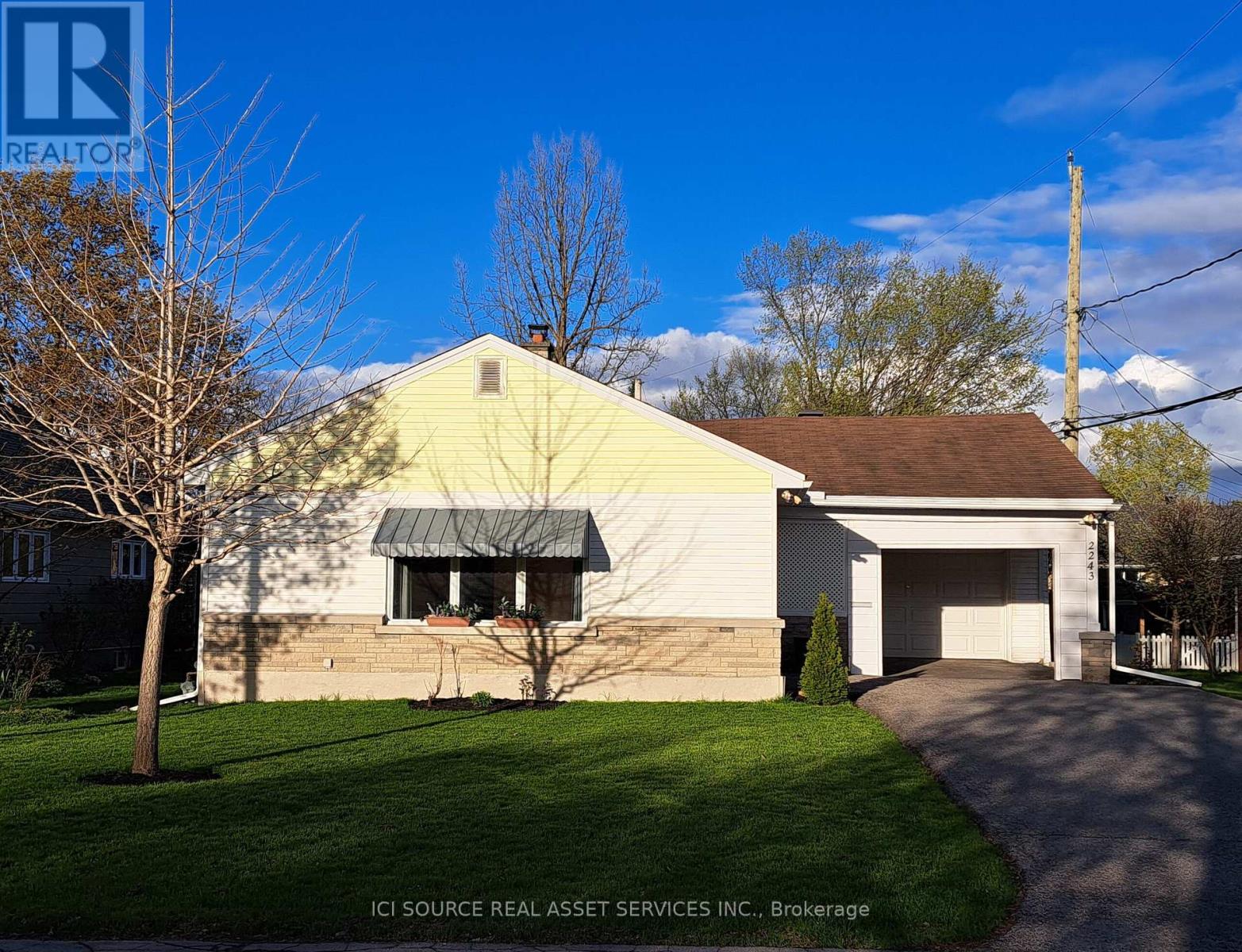 2243 Hillary Avenue, Ottawa, Ontario  K1H 7H7 - Photo 1 - X13131918