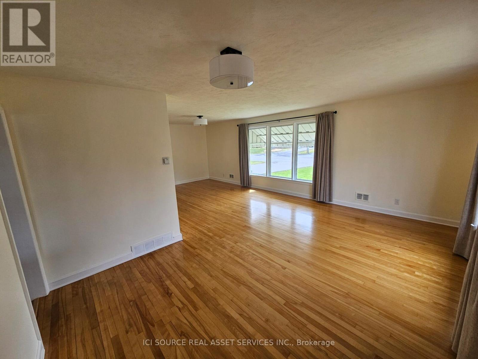 2243 Hillary Avenue, Ottawa, Ontario  K1H 7H7 - Photo 4 - X13131918
