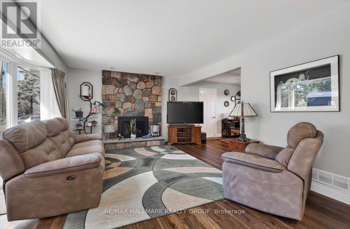 9950 Round Lake Road, Laurentian Valley, Ontario  K8A 0K5 - Photo 16 - X13033702