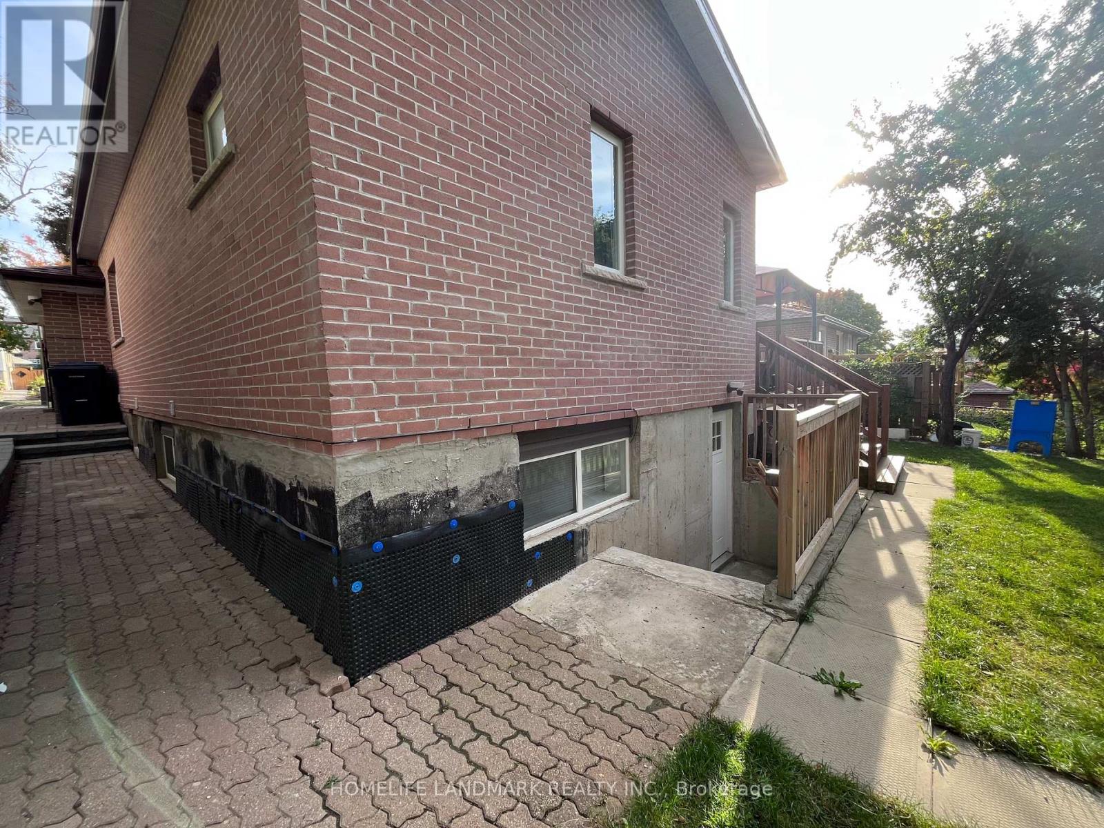 24 Tristan Basement Crescent, Toronto, Ontario  M2H 1X3 - Photo 2 - C13224778