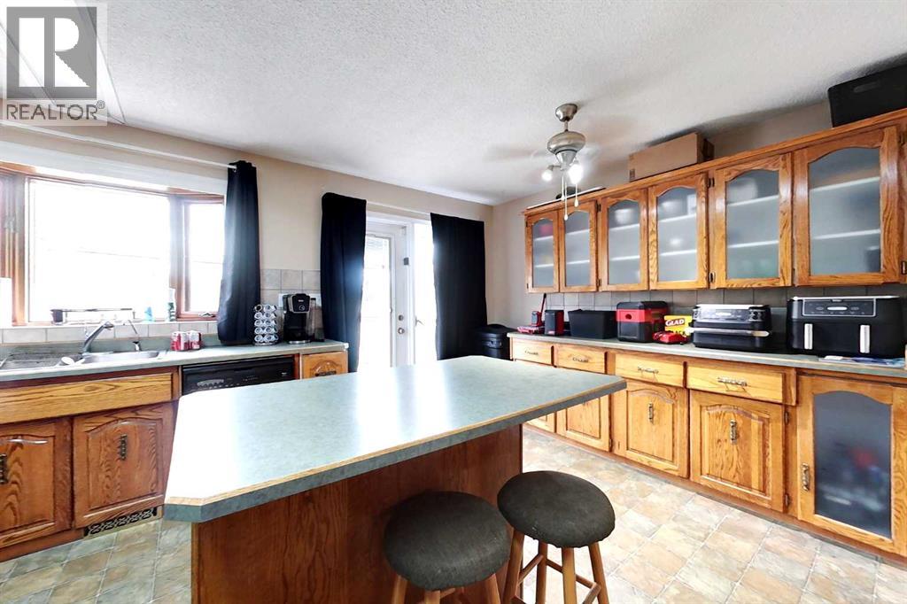333 3 Avenue NW, Slave Lake, Alberta  T0G 2A1 - Photo 6 - A2315930