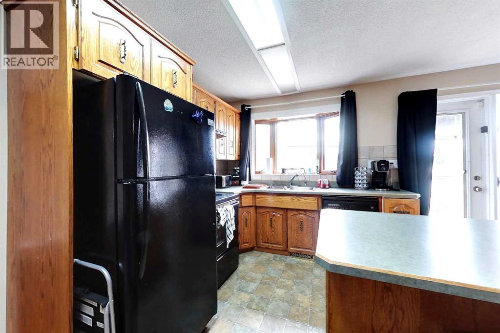 333 3 Avenue NW, Slave Lake, Alberta  T0G 2A1 - Photo 7 - A2315930