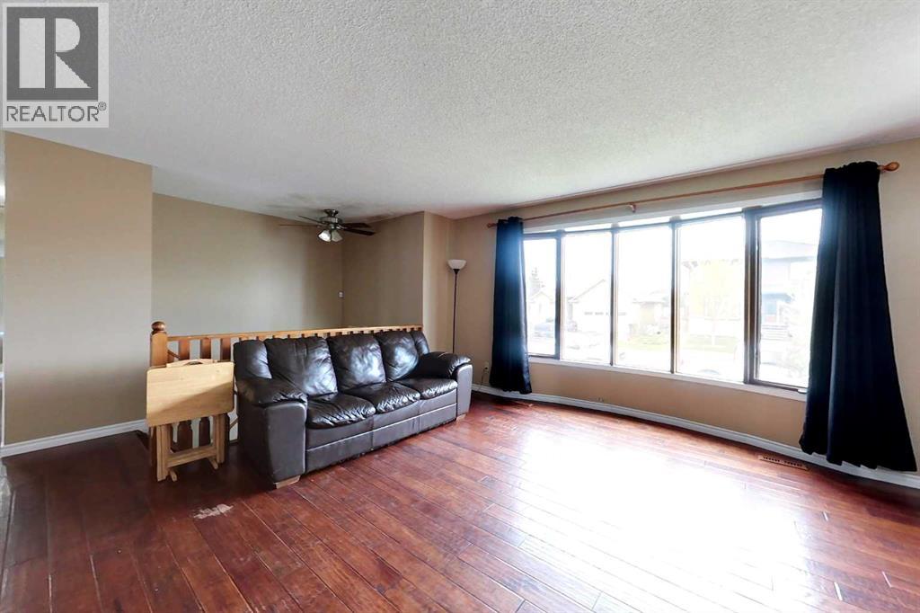 333 3 Avenue NW, Slave Lake, Alberta  T0G 2A1 - Photo 3 - A2315930