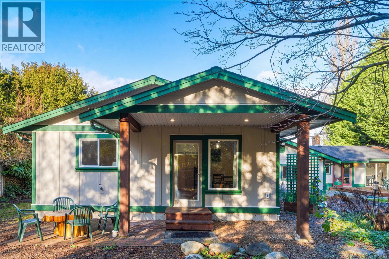 3872 Island Hwy W, Qualicum Beach, British Columbia  V9K 2G9 - Photo 11 - 1038854