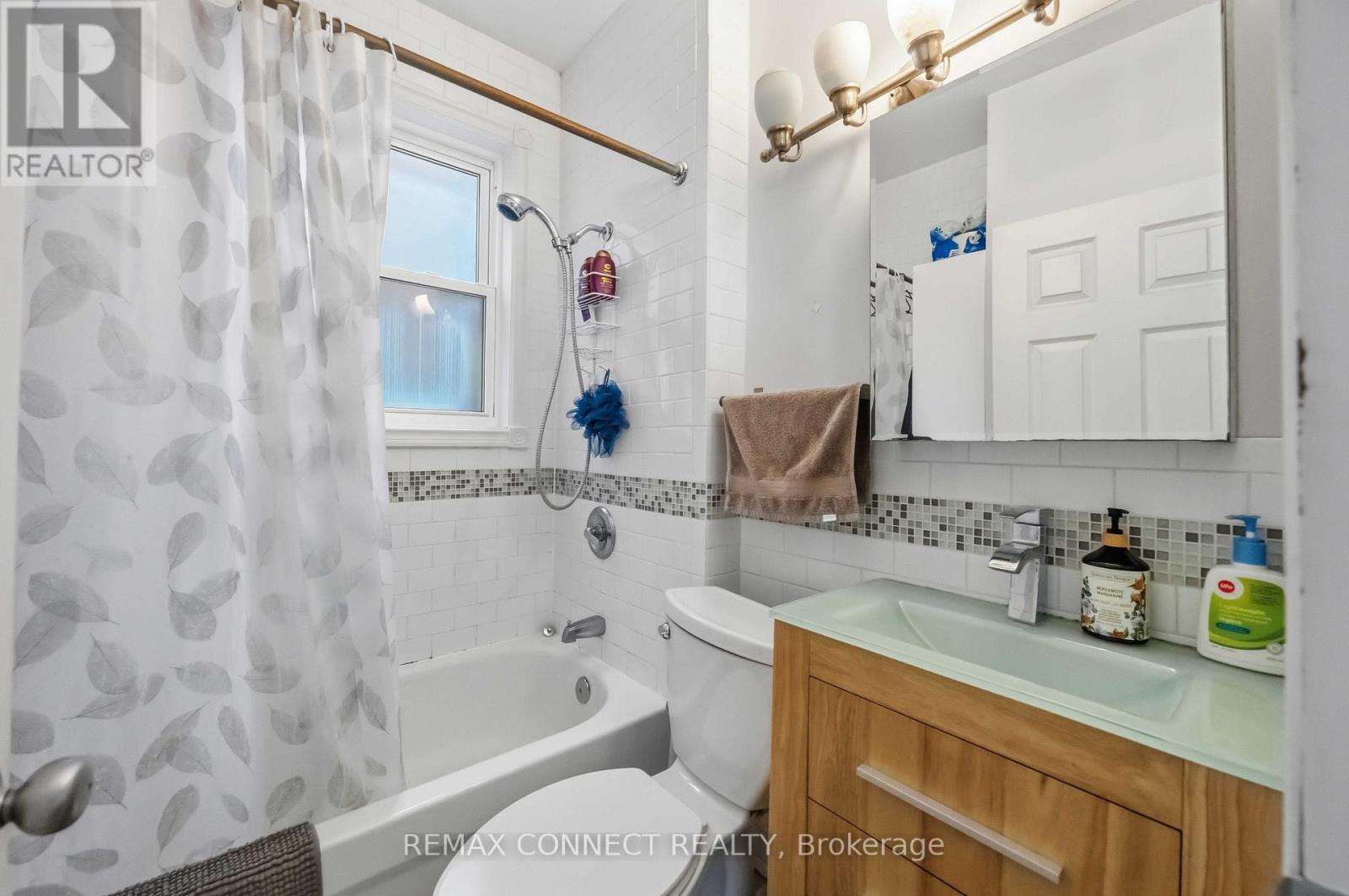 261 Cedarvale Avenue, Toronto, Ontario  M4C 4K3 - Photo 12 - E13224762