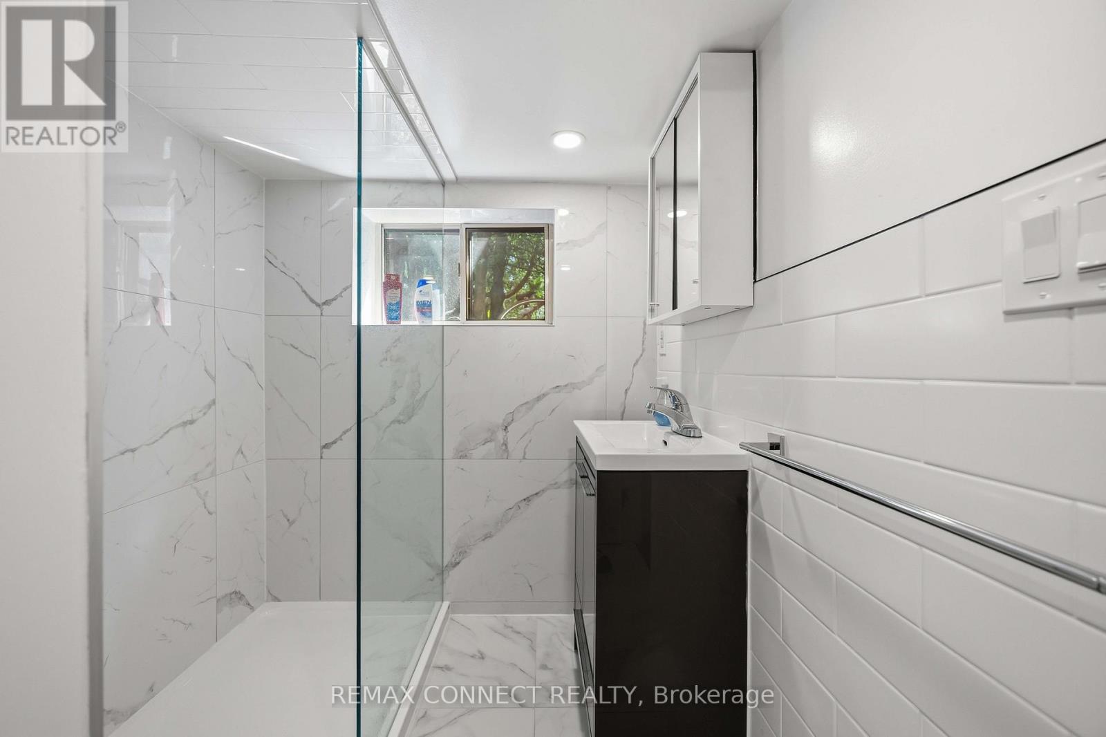 261 Cedarvale Avenue, Toronto, Ontario  M4C 4K3 - Photo 19 - E13224762