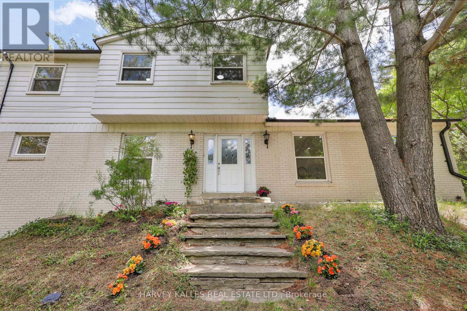 62 Aberfeldy Crescent