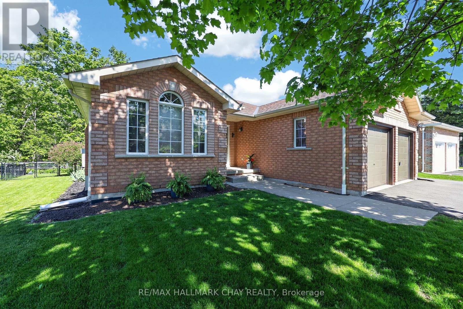 143 Emms Drive, Barrie (Holly), Ontario  L4N 8H7 - Photo 4 - S13224902