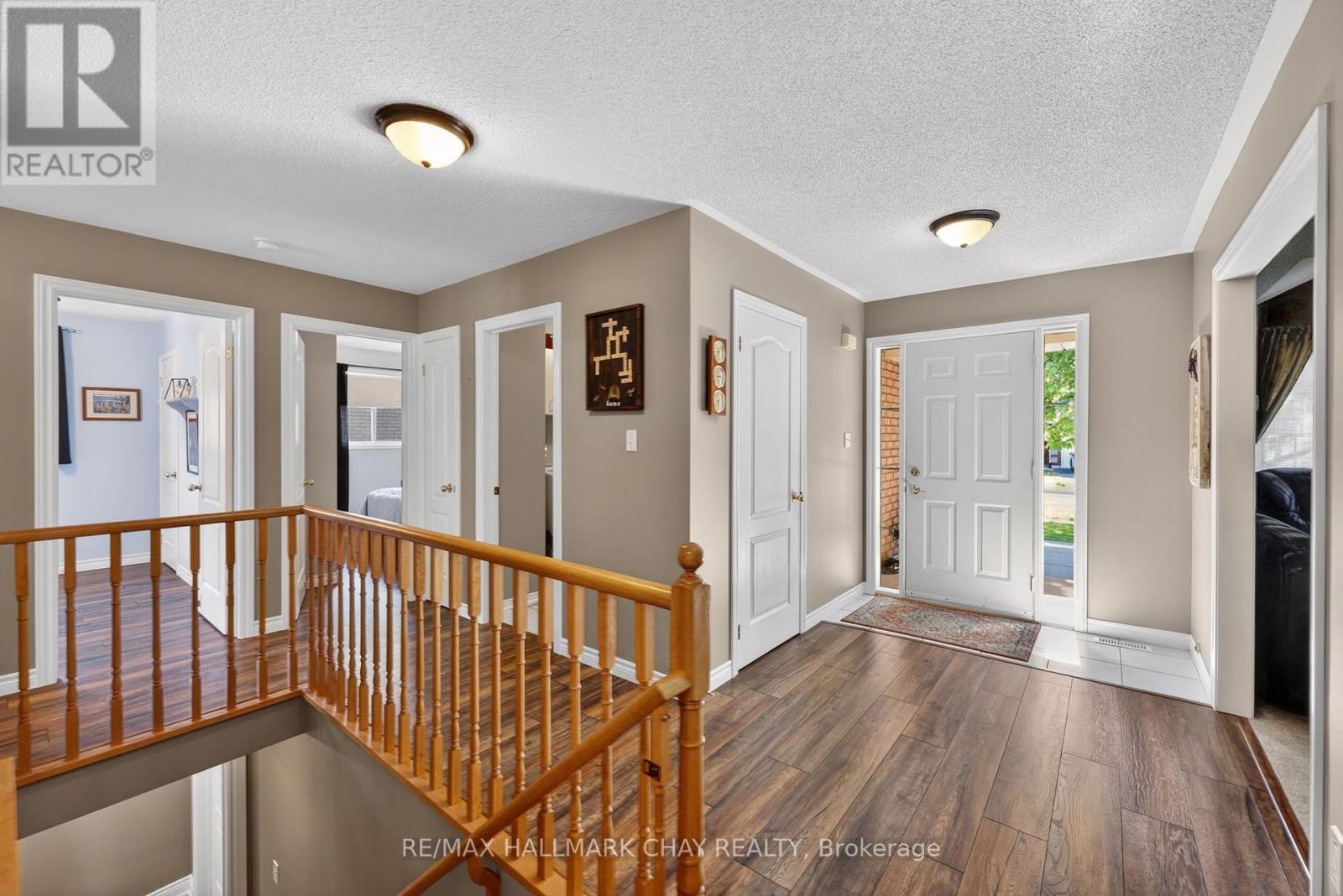 143 Emms Drive, Barrie (Holly), Ontario  L4N 8H7 - Photo 5 - S13224902