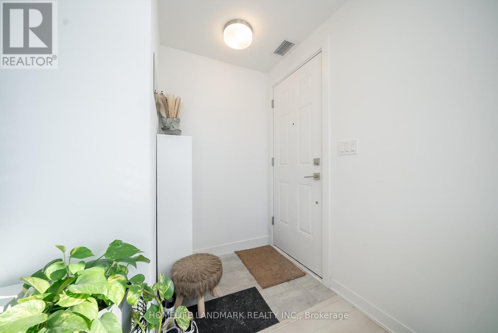 2 - 4015 Hickory Drive, Mississauga, Ontario  L4W 1L1 - Photo 3 - W13224768
