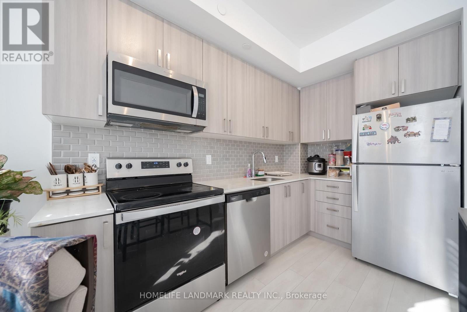 2 - 4015 Hickory Drive, Mississauga, Ontario  L4W 1L1 - Photo 8 - W13224768