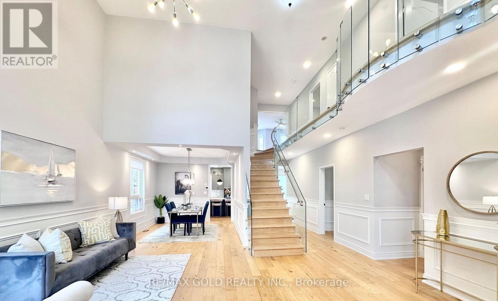 2293 Woodcrest Drive, Oakville, Ontario  L6M 4C5 - Photo 4 - W13224840