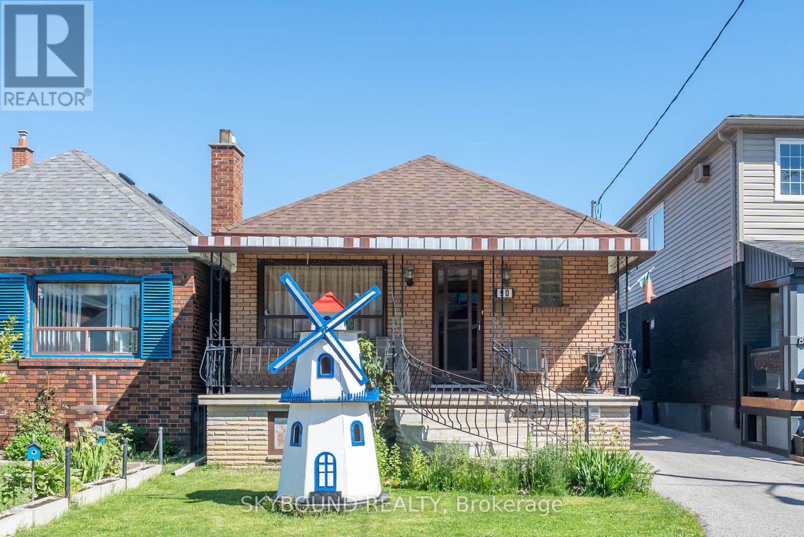 90 YPRES ROAD, Toronto, Ontario