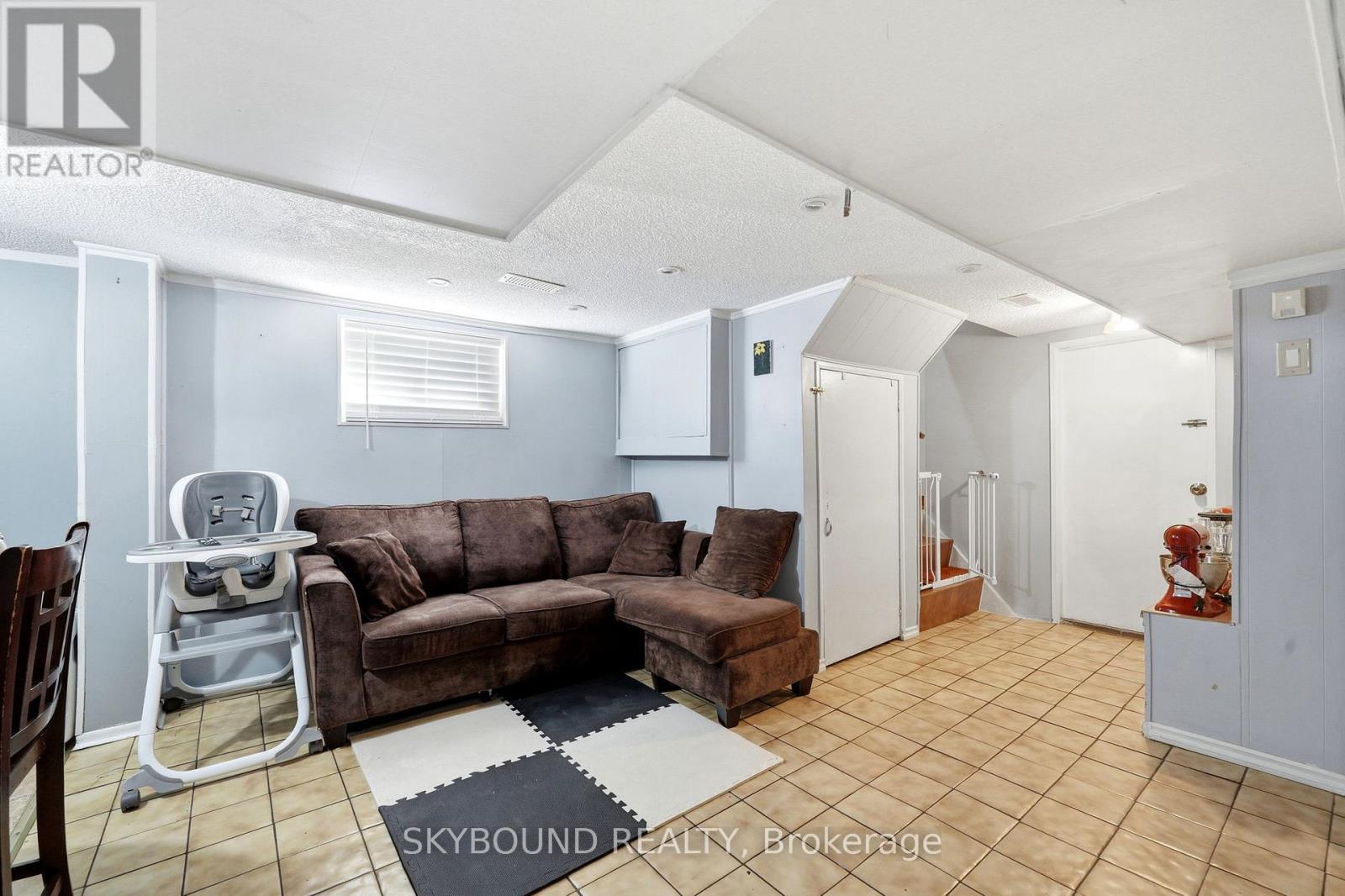 90 Ypres Road, Toronto, Ontario  M6M 1P3 - Photo 13 - W13224848