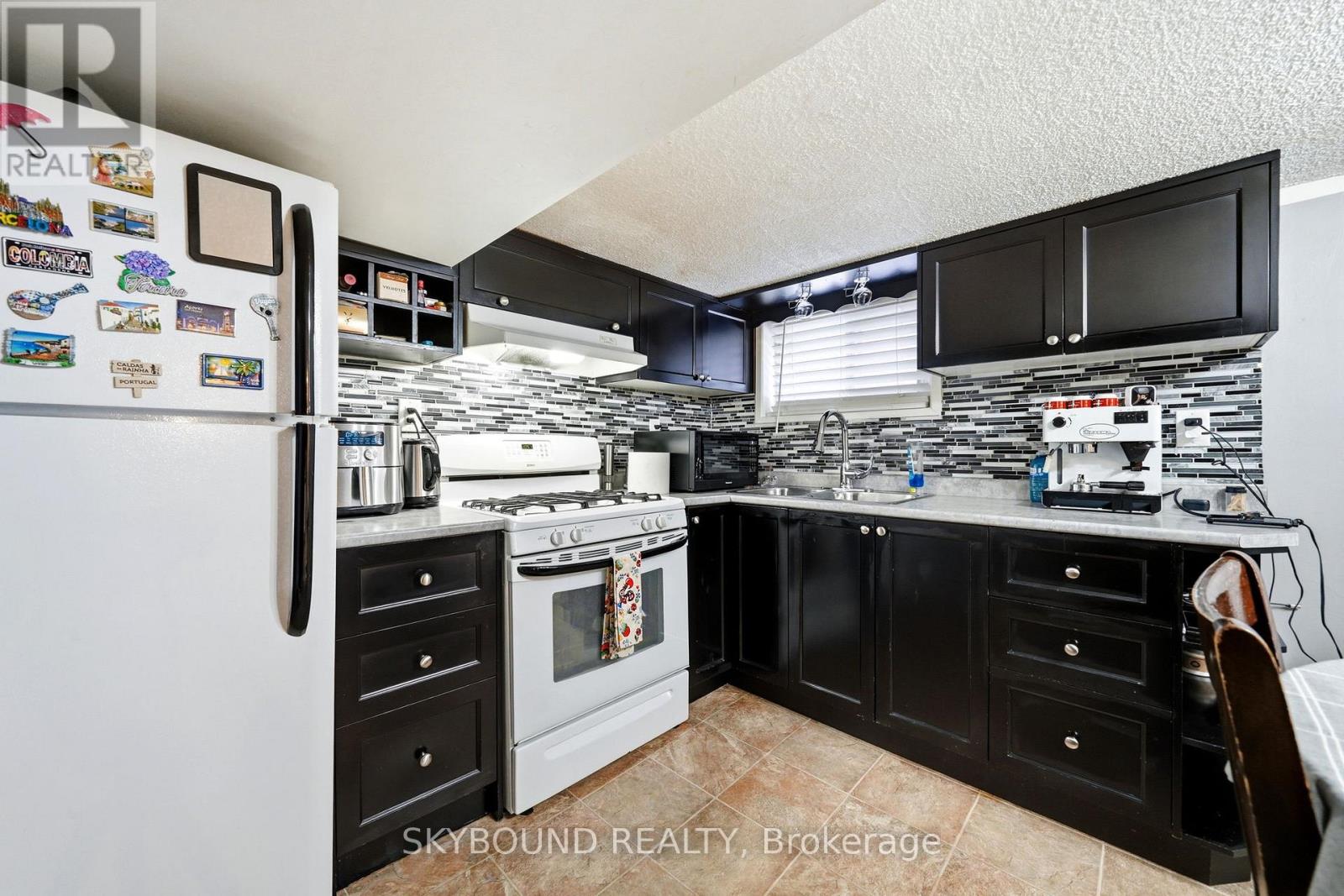 90 Ypres Road, Toronto, Ontario  M6M 1P3 - Photo 14 - W13224848