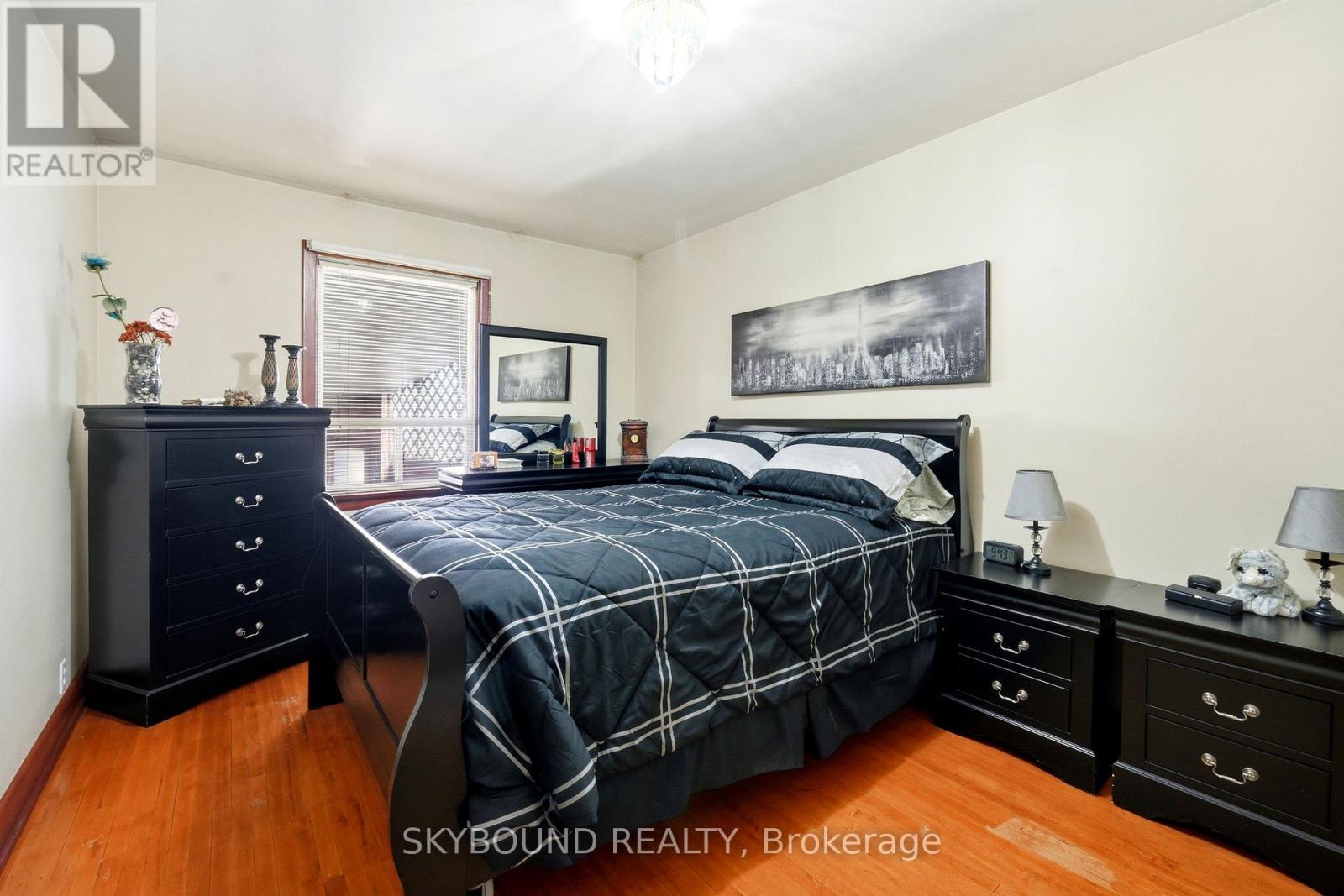 90 Ypres Road, Toronto, Ontario  M6M 1P3 - Photo 7 - W13224848