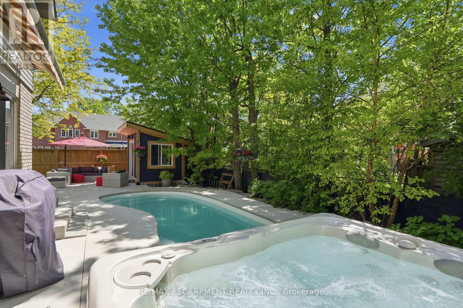 1300 Silvan Forest Drive E, Burlington, Ontario  L7M 4L2 - Photo 33 - W13224914
