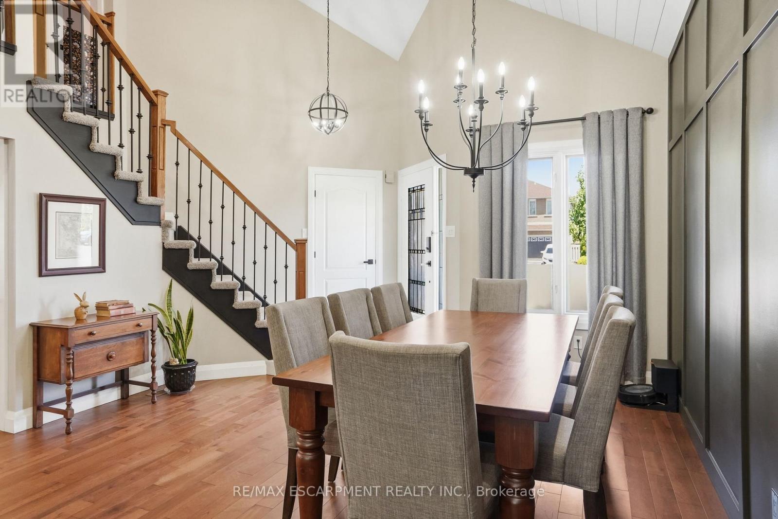 1300 Silvan Forest Drive E, Burlington, Ontario  L7M 4L2 - Photo 6 - W13224914