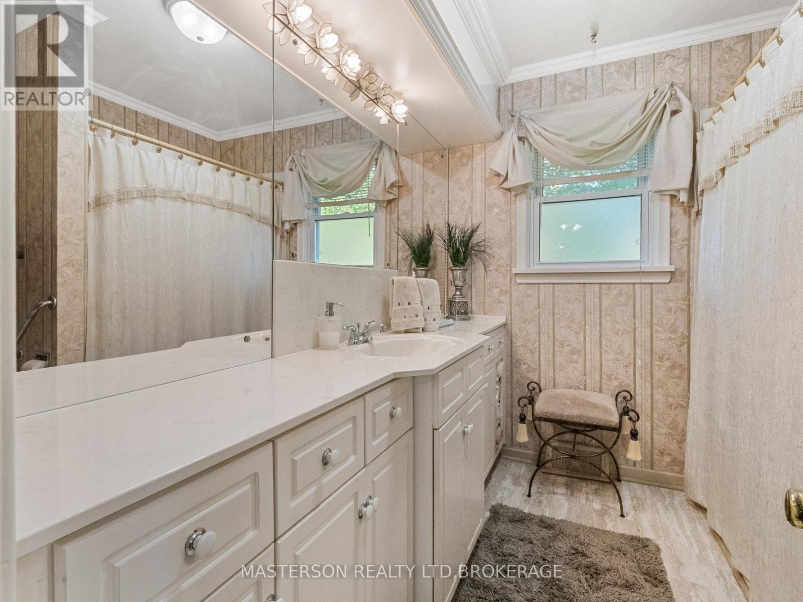 5 Burdy Drive, St. Catharines (Grapeview), Ontario  L2S 2Z1 - Photo 17 - X13225088