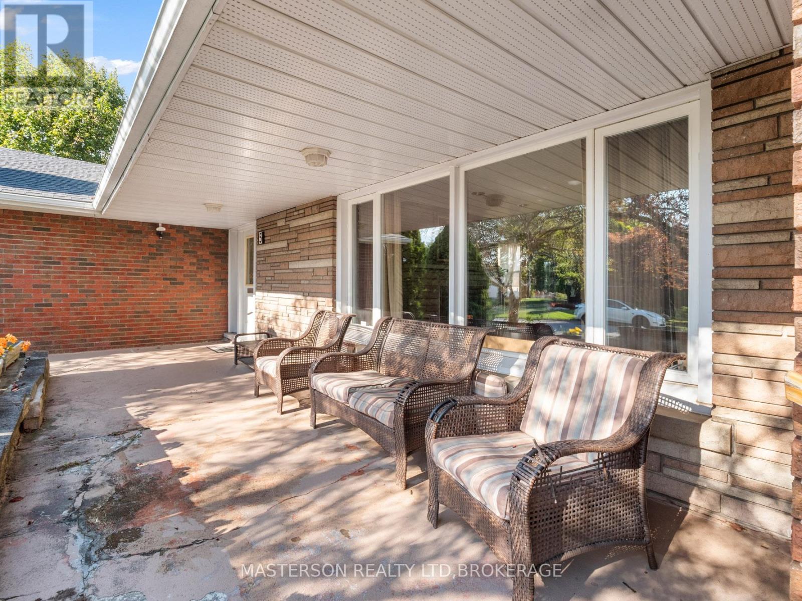 5 Burdy Drive, St. Catharines (Grapeview), Ontario  L2S 2Z1 - Photo 3 - X13225088