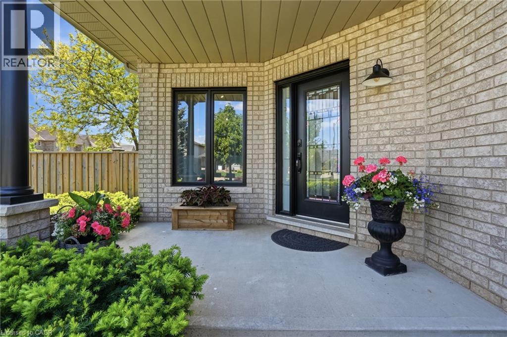1300 Silvan Forest Drive, Burlington, Ontario  L7M 4L2 - Photo 4 - 40835533
