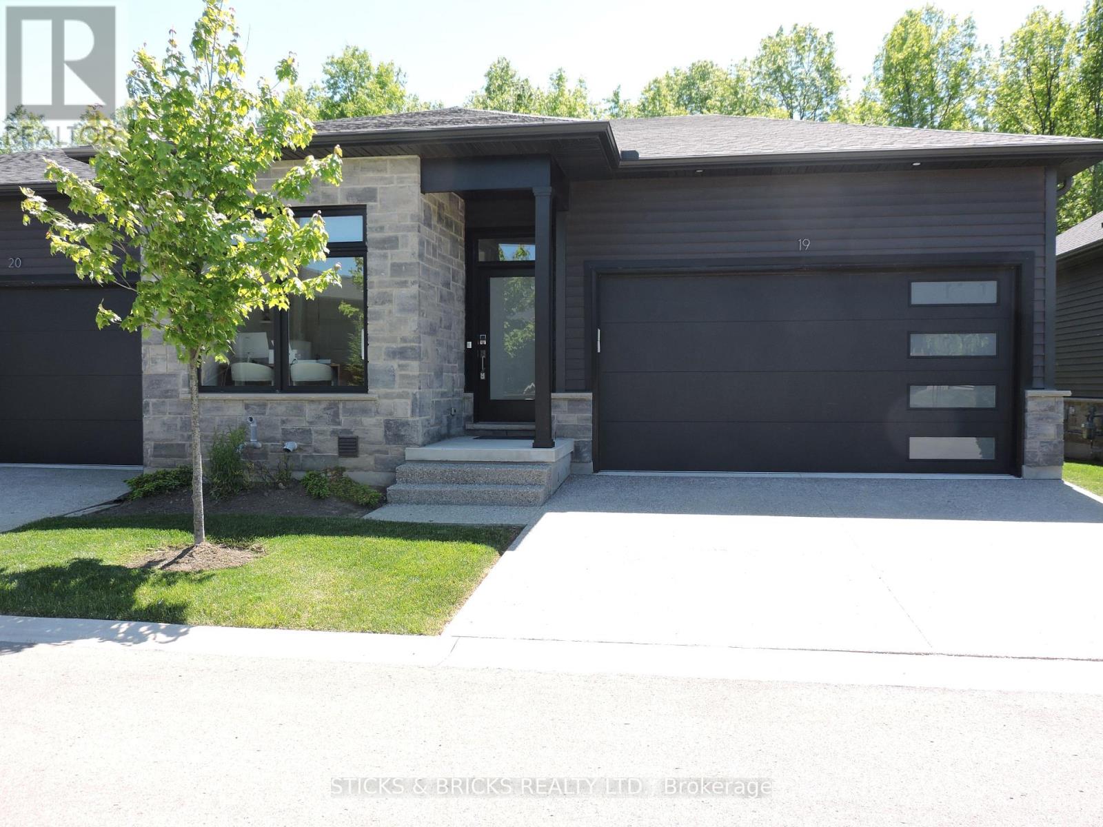 19 - 9150 Willoughby Drive, Niagara Falls, Ontario  L2G 0Z5 - Photo 1 - X13037800