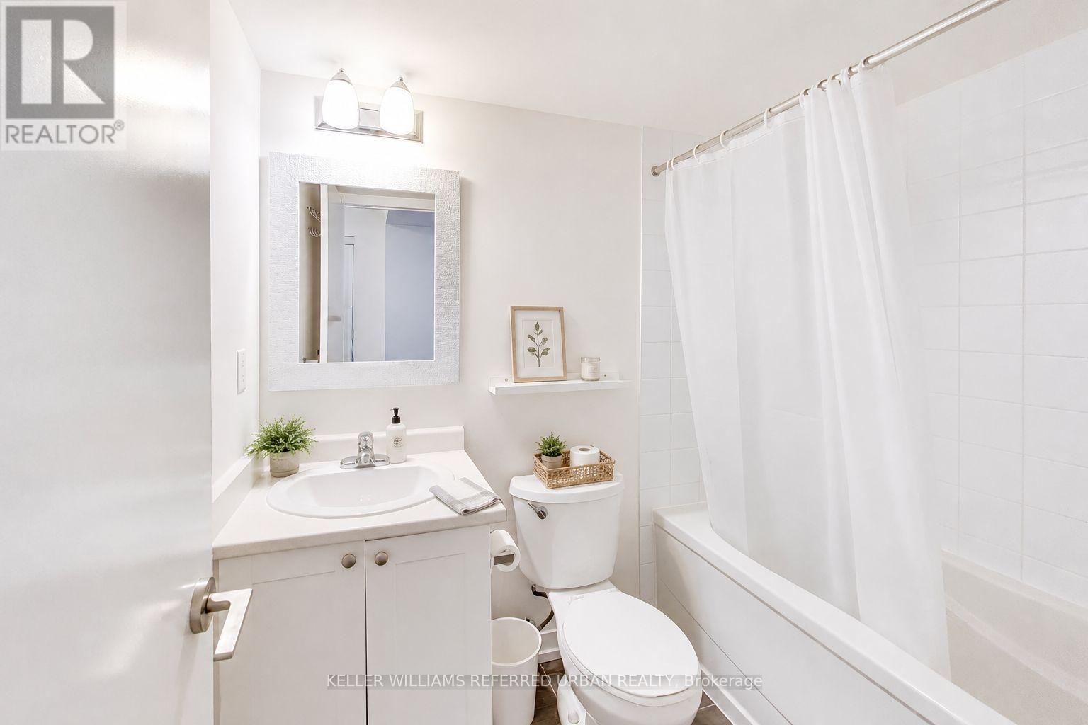 815 - 812 Lansdowne Avenue, Toronto, Ontario  M6H 4K5 - Photo 8 - W13225052