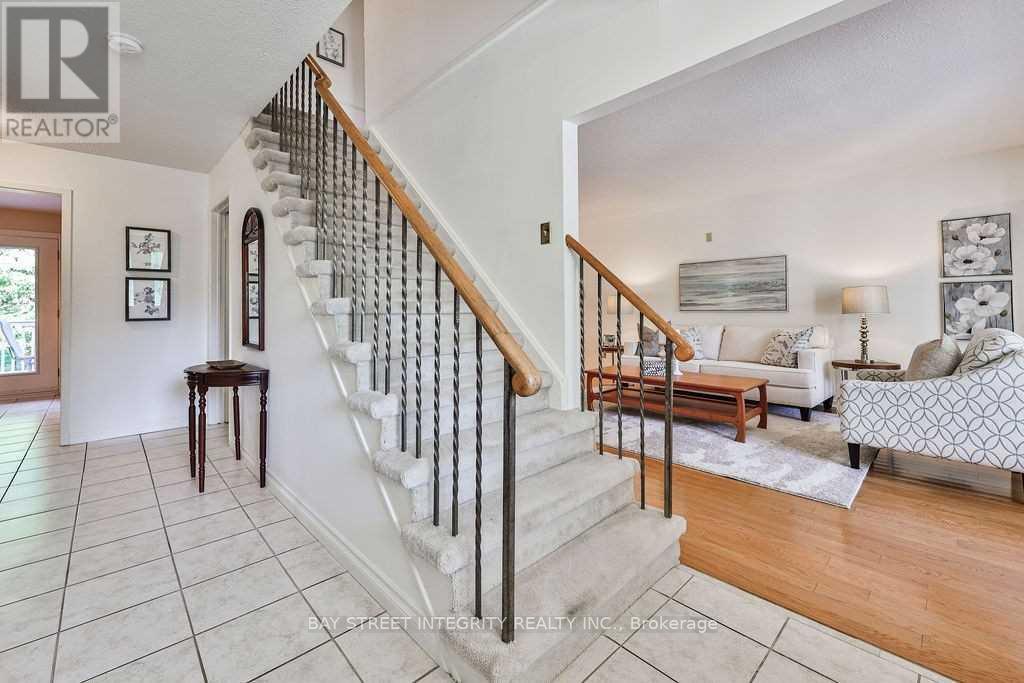1330 Grand Boulevard, Oakville, Ontario  L6H 2X6 - Photo 2 - W13225080