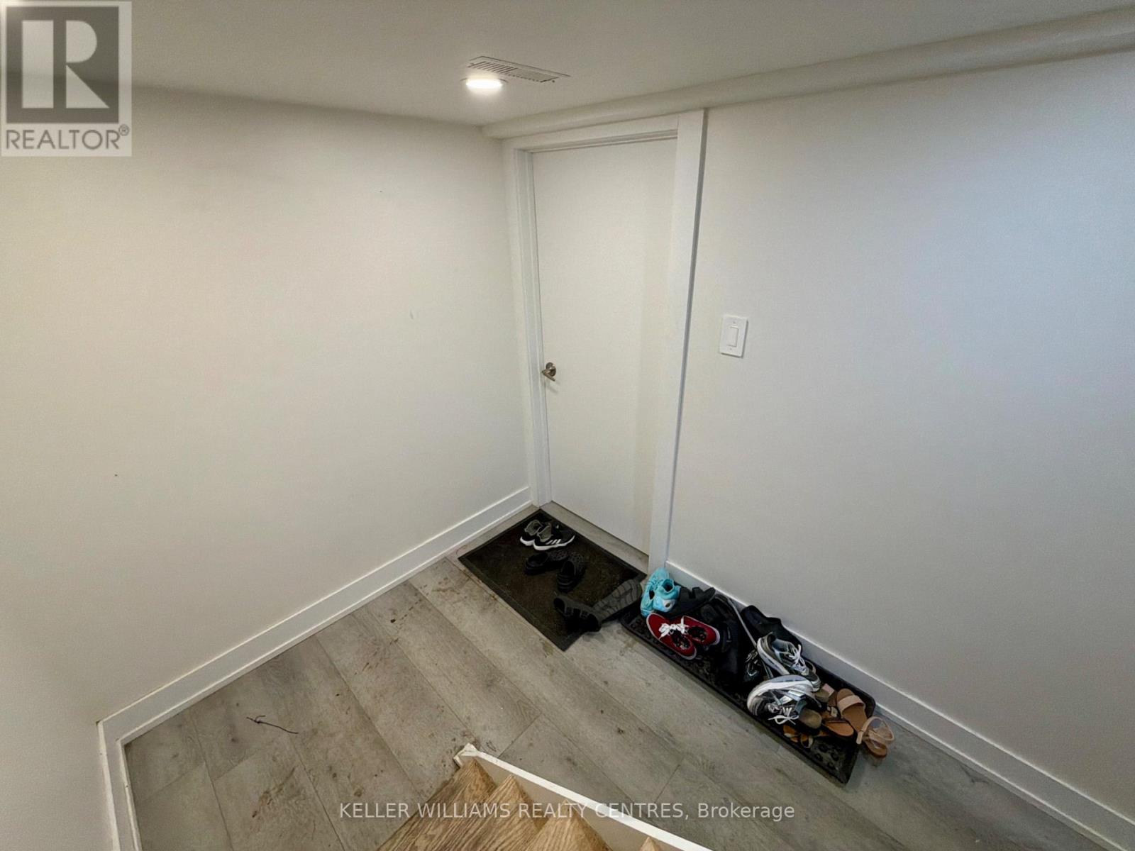 Lower - 9 Sanderson Road, Toronto, Ontario  M9V 1C6 - Photo 5 - W13162834