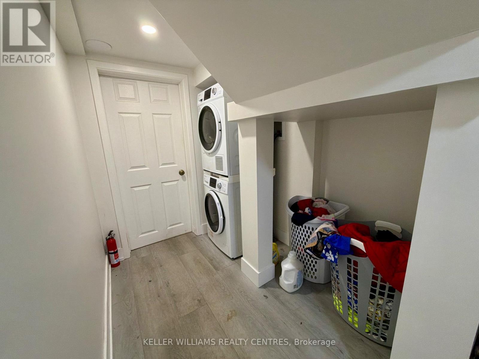 Lower - 9 Sanderson Road, Toronto, Ontario  M9V 1C6 - Photo 6 - W13162834