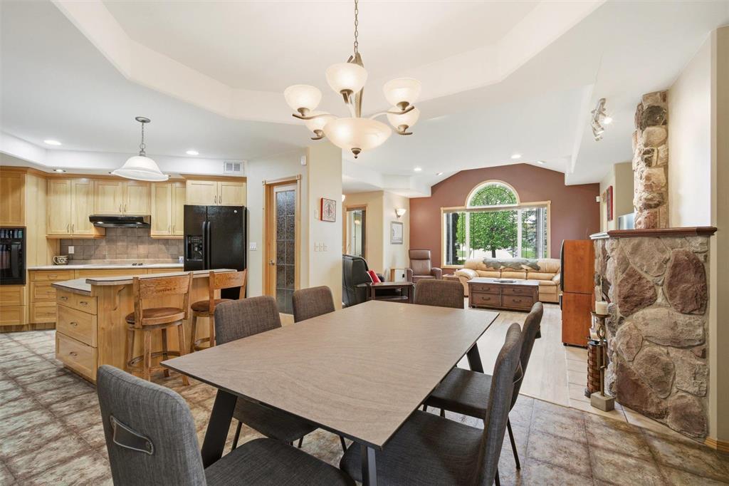 11 Parkwood Cove, Steinbach, Manitoba R5G 2G2 - Photo 5 - 202612072