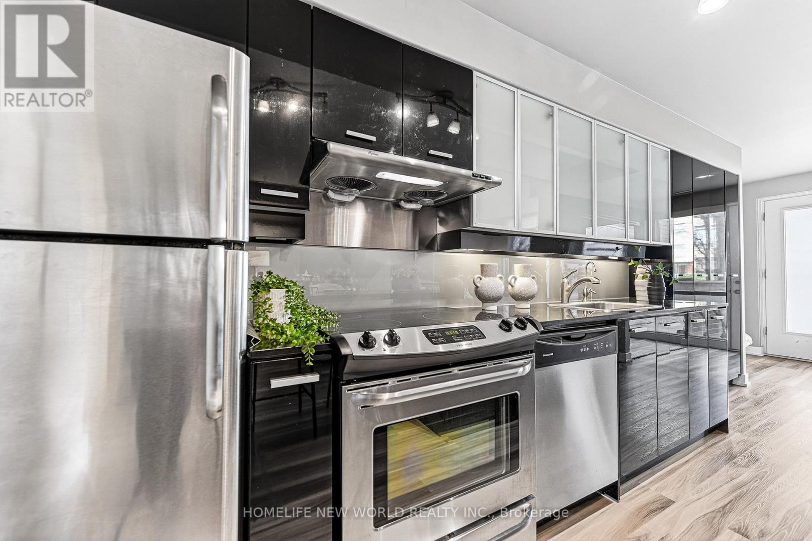 Th2 - 19 Singer Court, Toronto, Ontario  M2K 0B2 - Photo 13 - C13101586