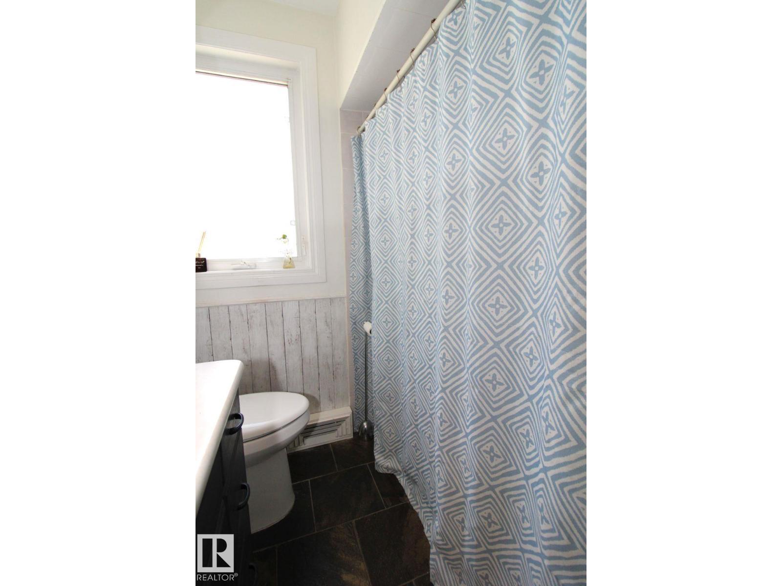 7715 84 Av NW, Edmonton, Alberta  T6C 1C3 - Photo 17 - E4490856