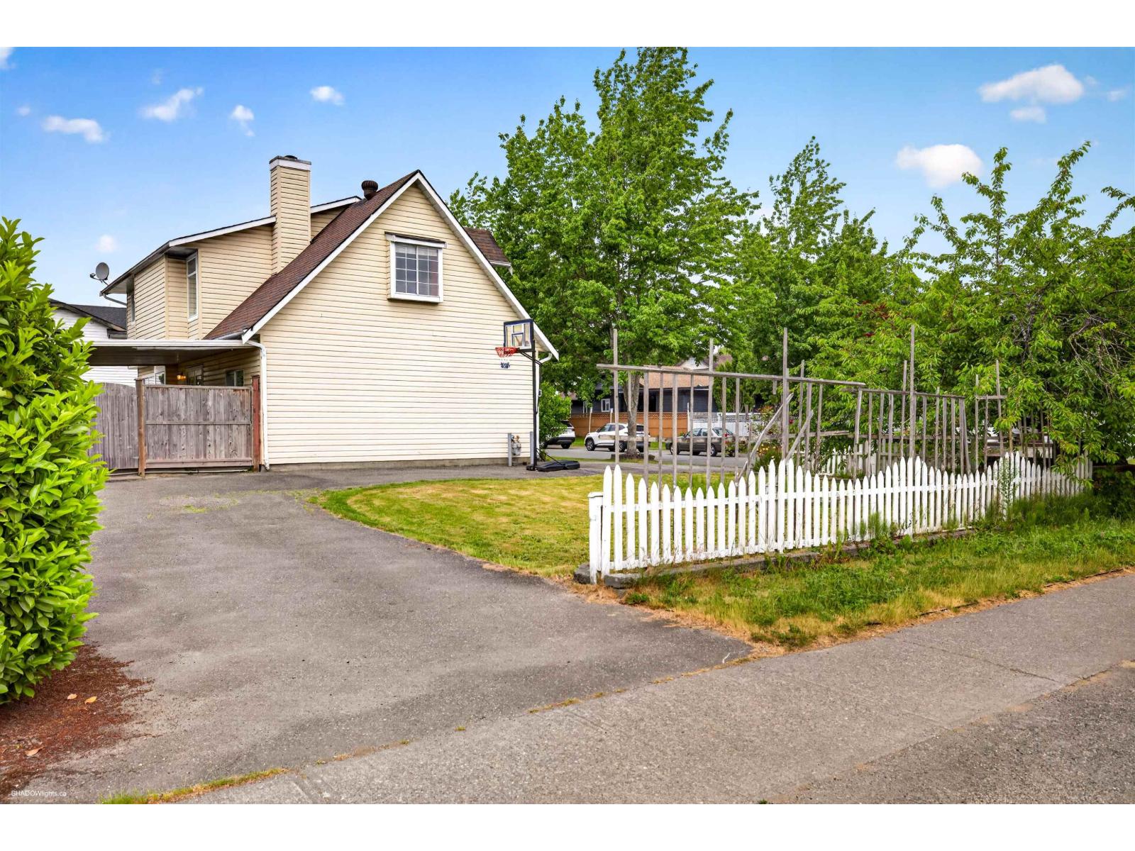 14186 66a Avenue, Surrey, British Columbia  V3W 9N7 - Photo 5 - R3129644