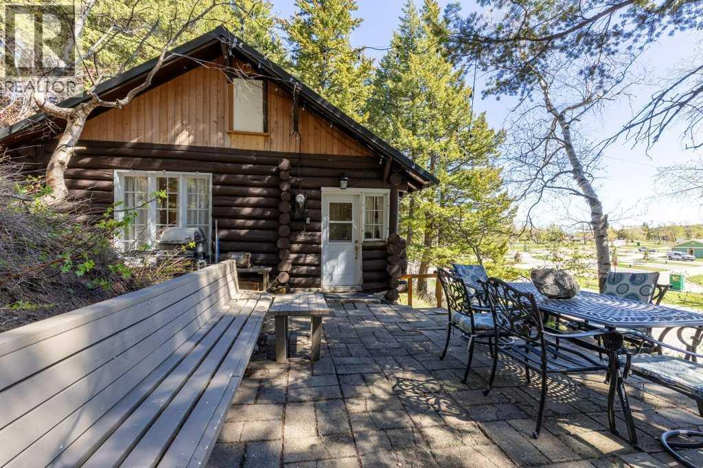 508 Evergreen Avenue, Waterton Park, Alberta  T0K 2M0 - Photo 4 - A2312869