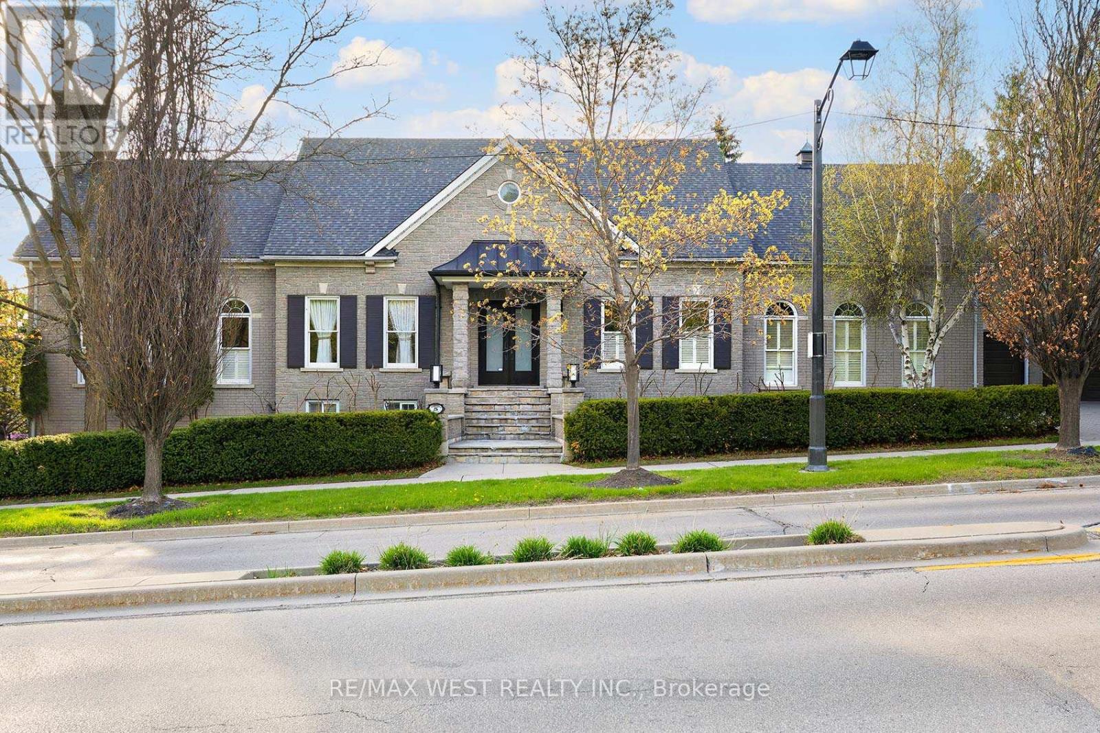 5 HUMBERVIEW DRIVE, Vaughan, Ontario