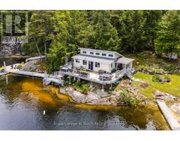 4 IS 270 SIX MILE LAKE ISLAND, georgian bay (baxter), Ontario
