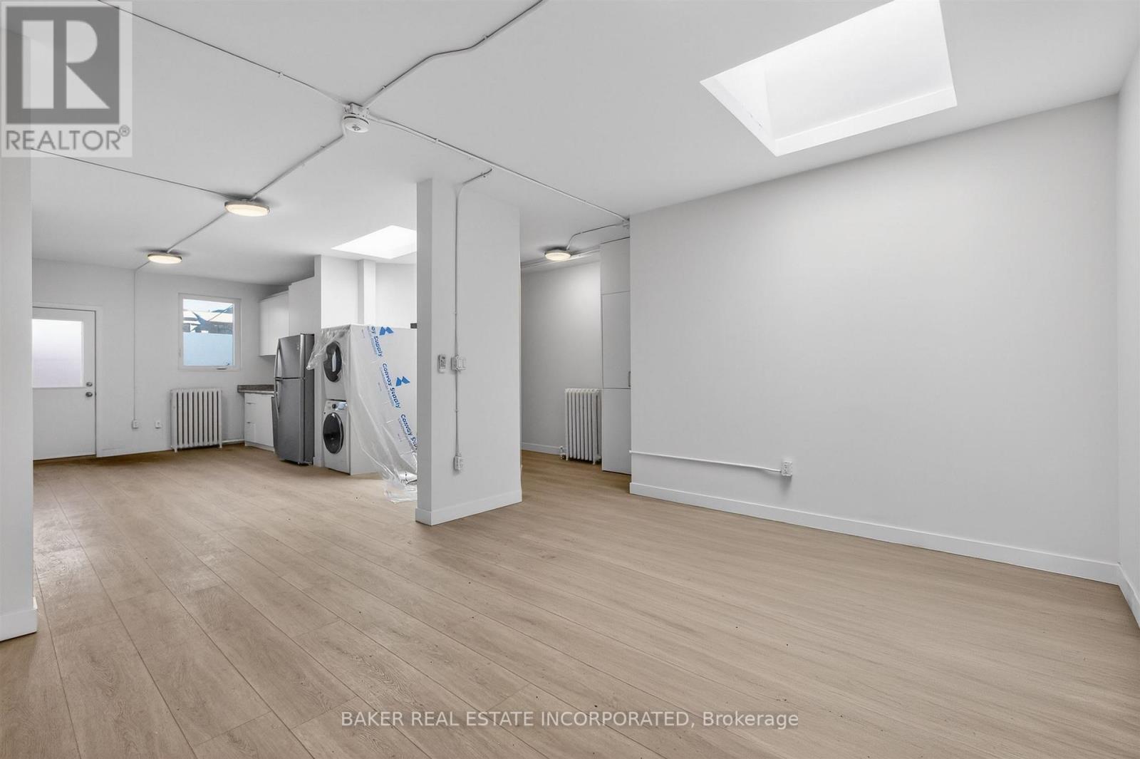 2 - 922 Queen Street E, Toronto, Ontario  M4M 1J5 - Photo 11 - E13225114