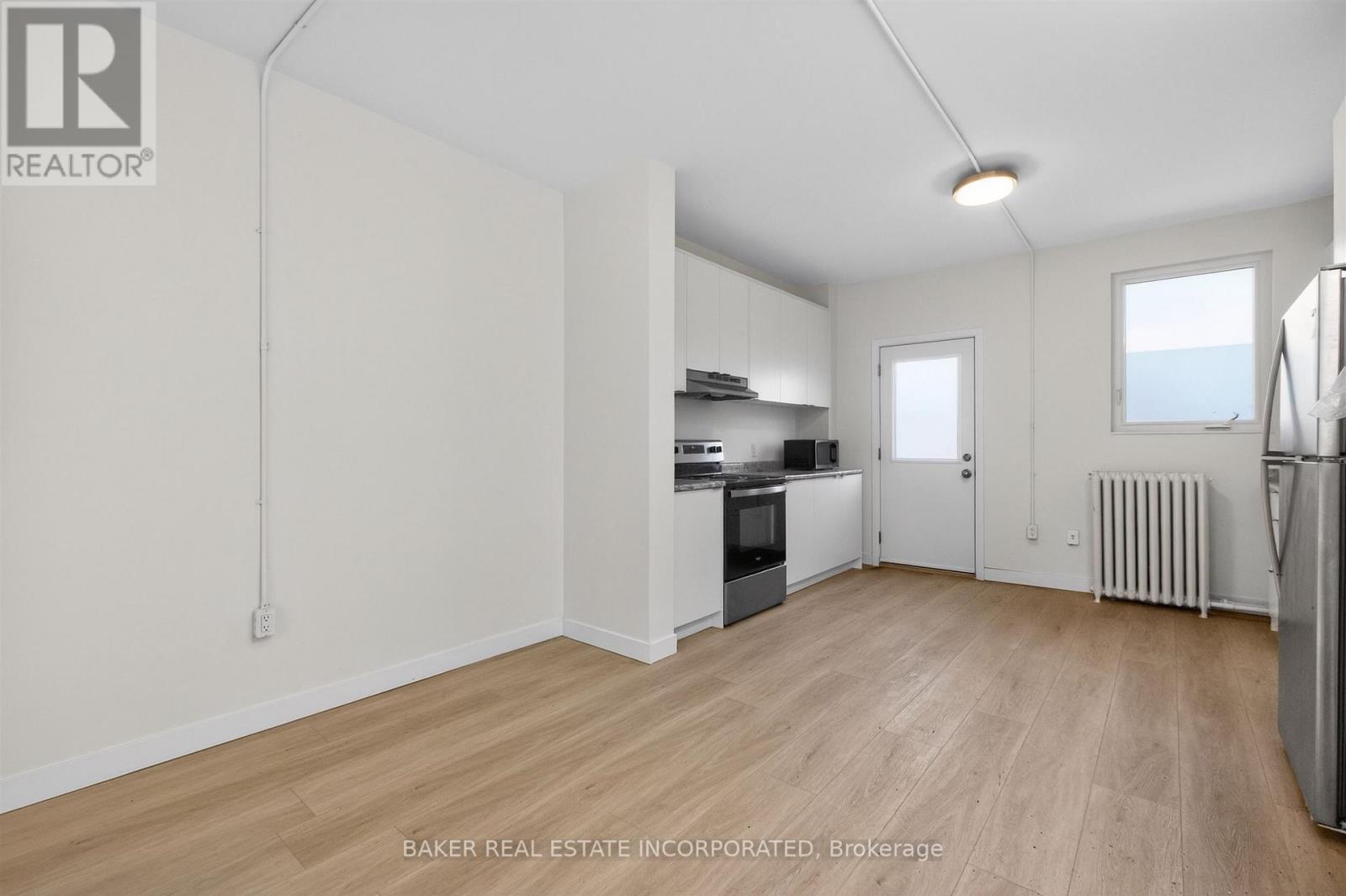2 - 922 Queen Street E, Toronto, Ontario  M4M 1J5 - Photo 8 - E13225114