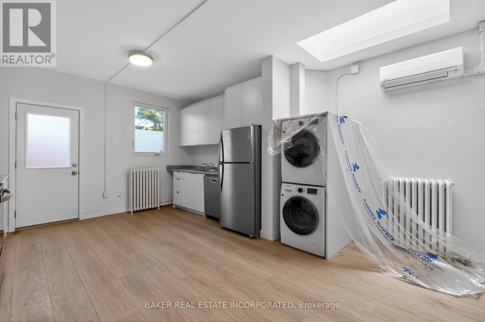 2 - 922 Queen Street E, Toronto, Ontario  M4M 1J5 - Photo 9 - E13225114