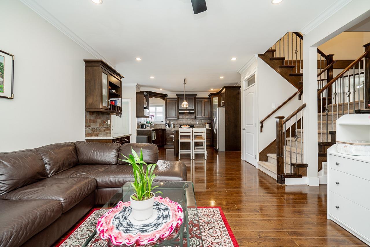 19338 72a Avenue, Surrey, British Columbia  V4N 5X9 - Photo 5 - R3129750