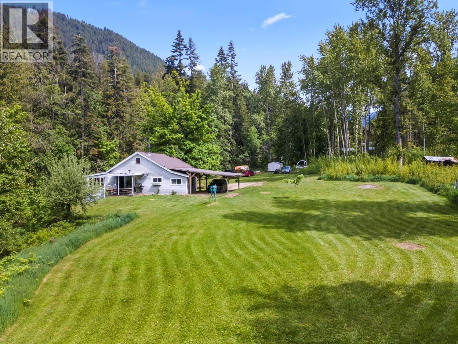 5510 Duck Creek Road, Wynndel, British Columbia V0B 2N2 - Photo 1 - 10388778