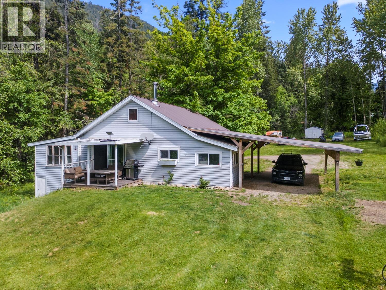 5510 Duck Creek Road, Wynndel, British Columbia V0B 2N2 - Photo 2 - 10388778