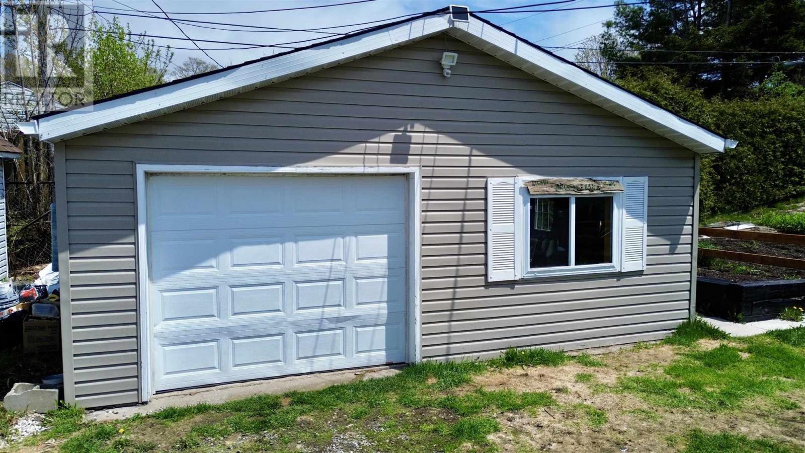 82b Axmith Ave, Elliot Lake, Ontario  P5A 1B8 - Photo 6 - SM261187
