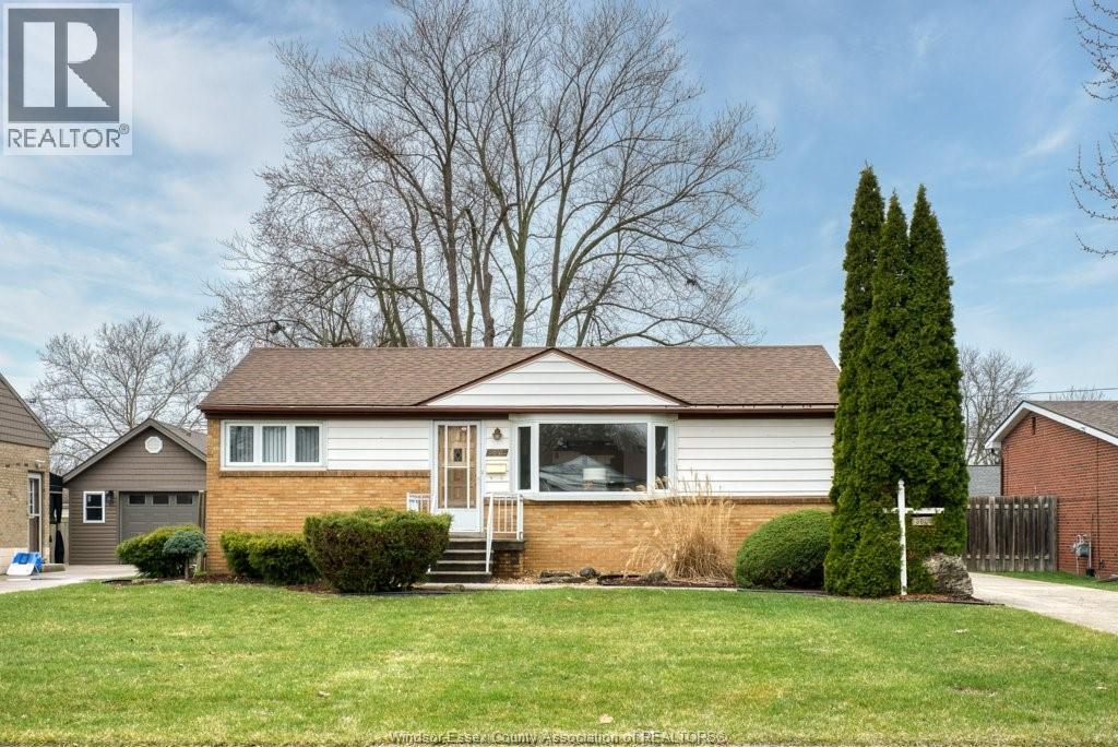 3603 Rockwell Boulevard, Windsor, Ontario  N9E 2B1 - Photo 2 - 26012694