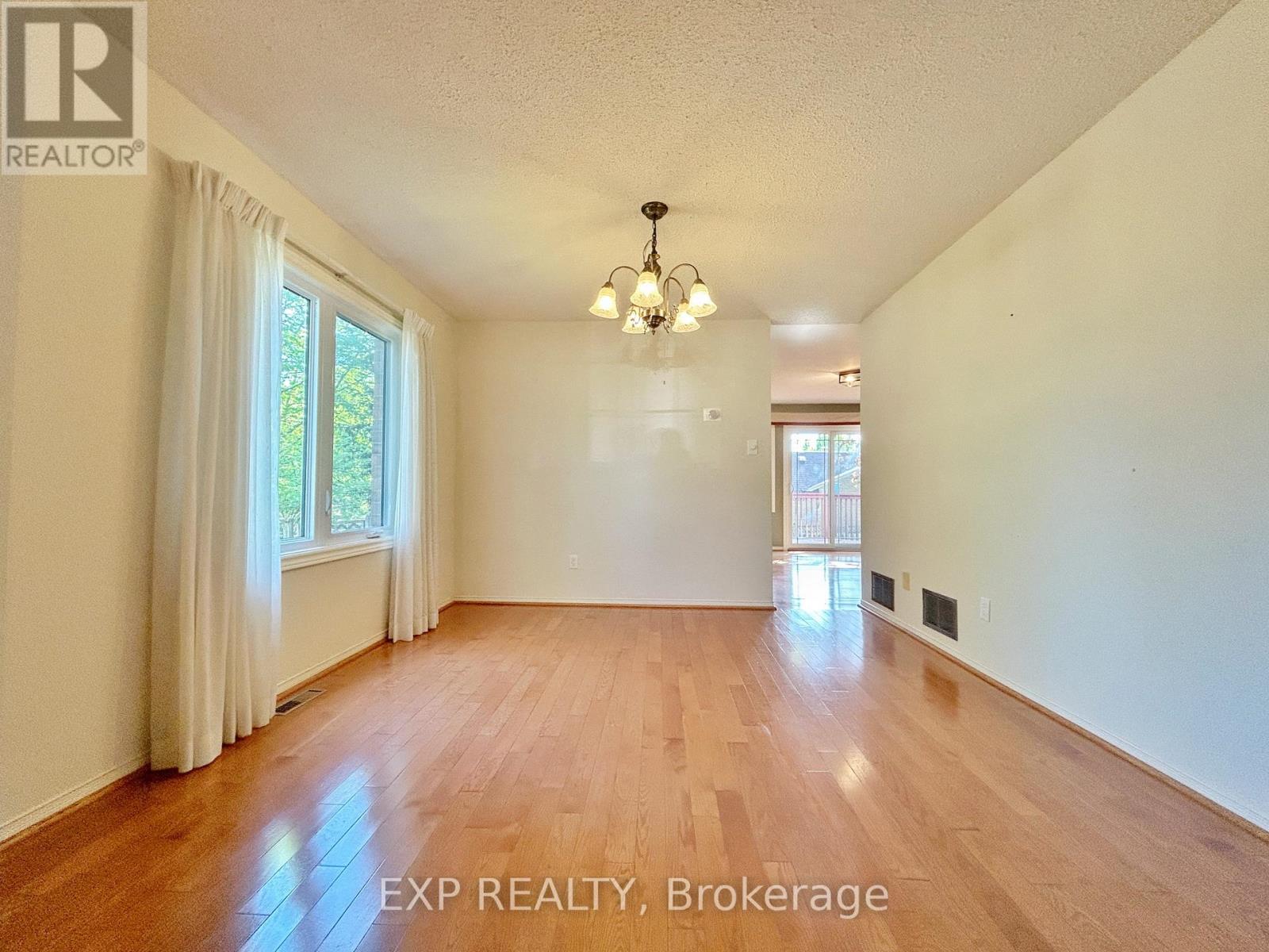23 Haskell Crescent, Aurora, Ontario  L4G 5T4 - Photo 5 - N13219194