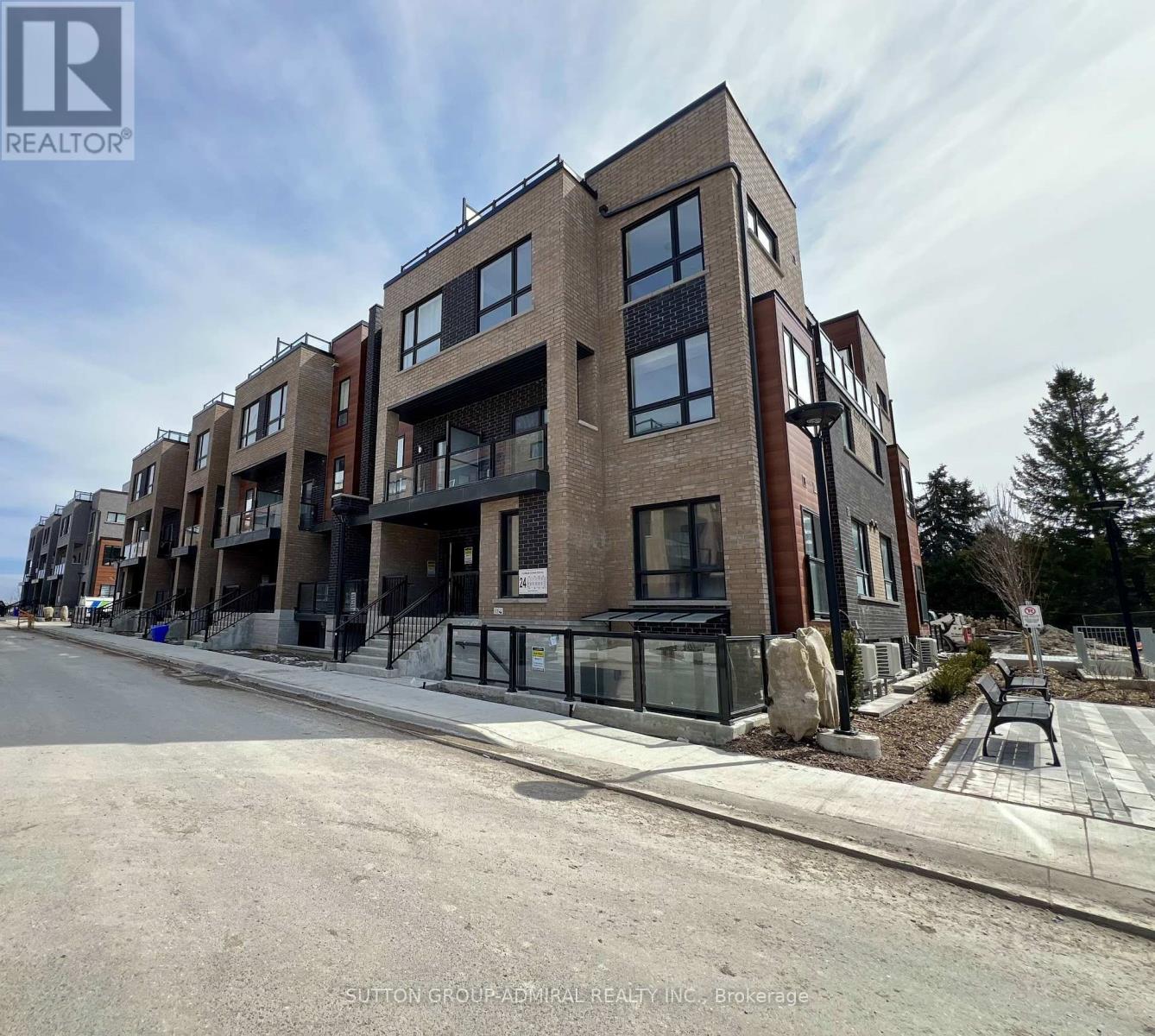 15 - 24 Lytham Green Circle, Newmarket, Ontario  L3Y 0H4 - Photo 14 - N13225252